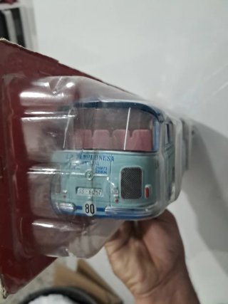 Autobús a escala 1:43