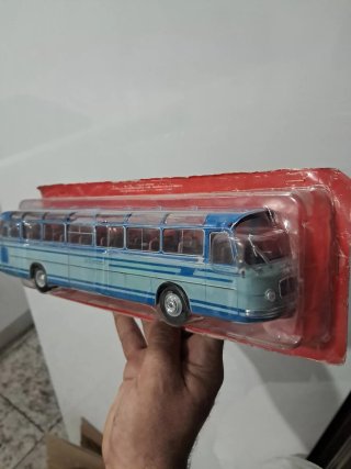 Autobús a escala 1:43