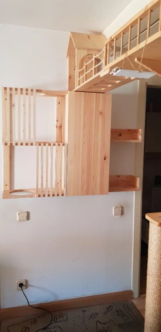 Estantería para gato de madera