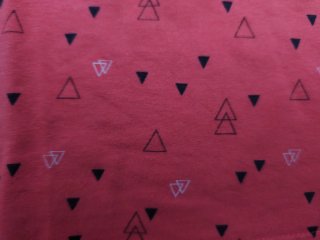 T-shirt con stampa a triangoli