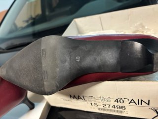 Botines de tacón rojo granate