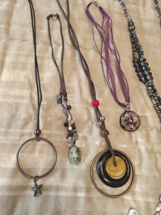 Collares y pulseras