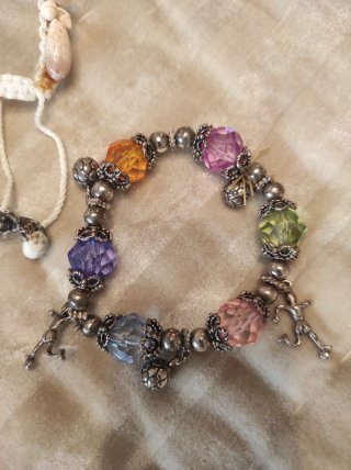 Collares y pulseras