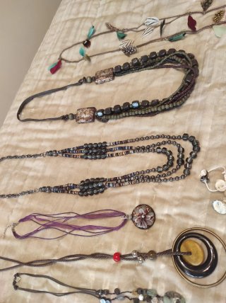 Collares y pulseras