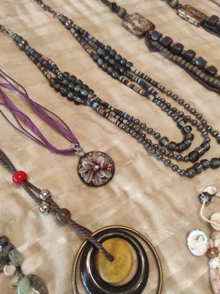 Collares y pulseras