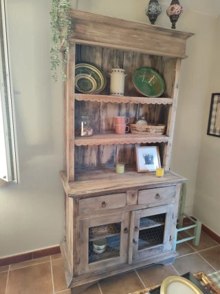 Alacena vintage de madera y cristal