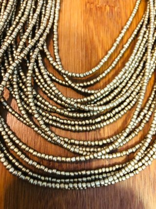 Conjunto collar y pendientes dorados