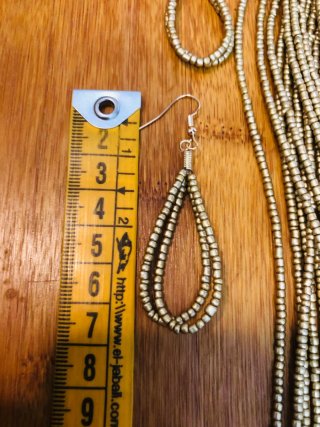 Conjunto collar y pendientes dorados