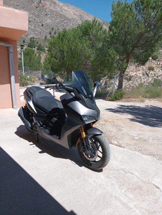 Wottam Storm R Maxi Scooter Negra/Gris