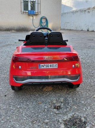 Macchina a batteria Audi per bambini