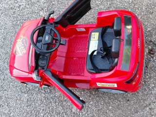 Macchina a batteria Audi per bambini
