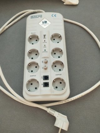 Regleta Salki 8 enchufes + 2 RJ45