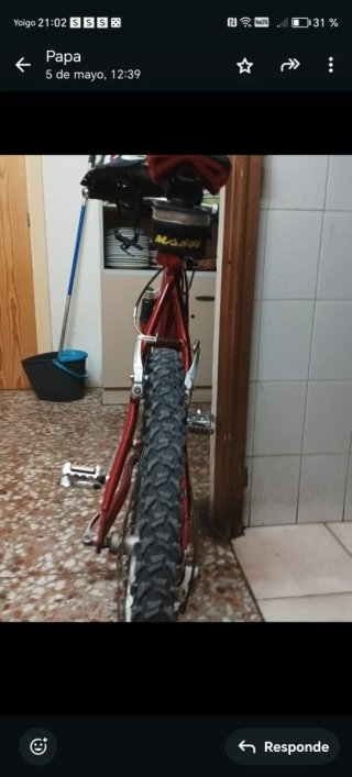 Bicicleta de montaña roja