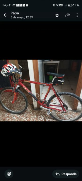 Bicicleta de montaña roja