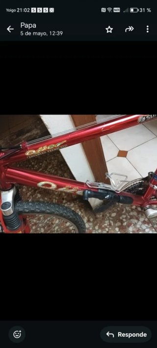 Bicicleta de montaña roja