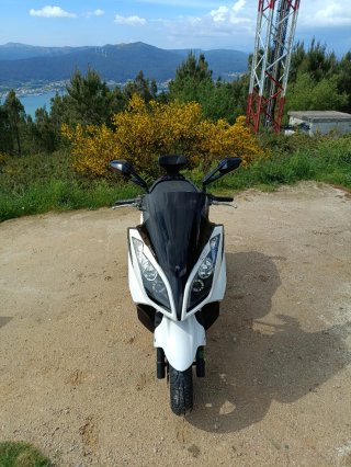 Kymco Superdink 125cc Blanca y Negra