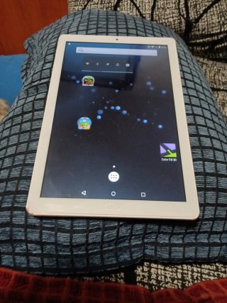 Tablet 32 GBroja con cargador nuevo