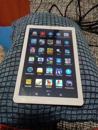 Tablet 32 GBroja con cargador nuevo