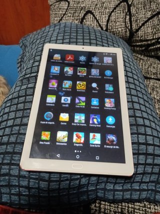 Tablet 32 GBroja con cargador nuevo
