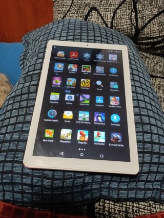 Tablet 32 GBroja con cargador nuevo