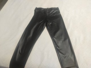 Pantalón cuero negro
