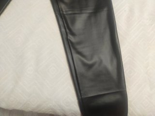 Pantalón cuero negro