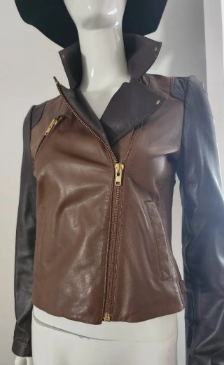 Chaqueta de piel marrón y negra