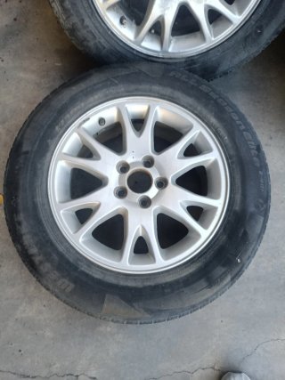 Llantas Volvo R16 (4 unidades)