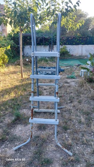 Escalera piscina