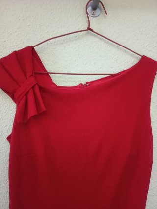 Vestido de cóctel rojo con lazo