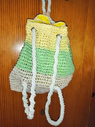 Mochilas de crochet coloridas