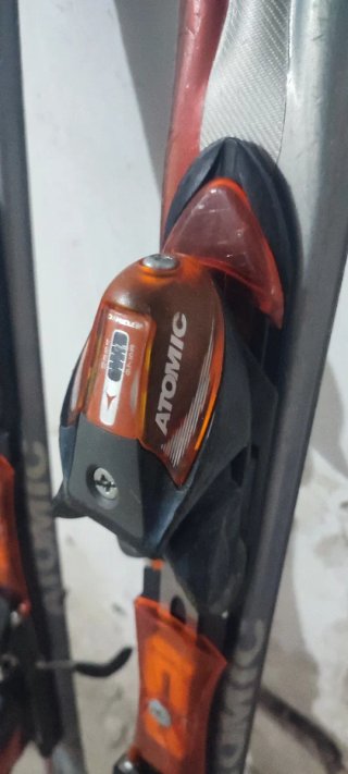 Esquís Atomic C-Series con Fijaciones