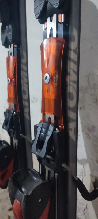 Esquís Atomic C-Series con Fijaciones