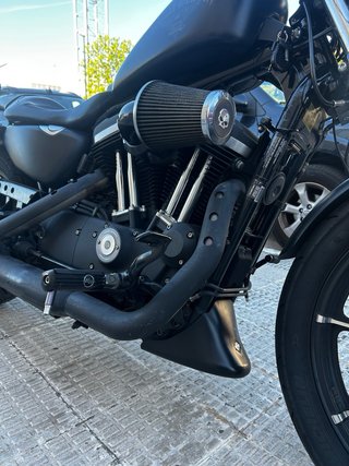 Harley Davidson Iron 883 Negra