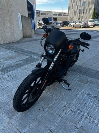 Harley Davidson Iron 883 Negra