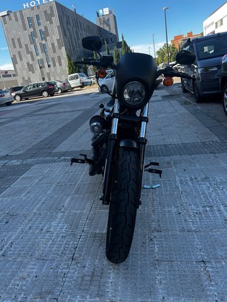 Harley Davidson Iron 883 Negra