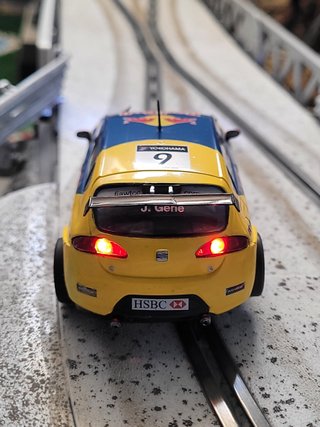 Coche de slot Scalextric Seat León WTCC y Regalo