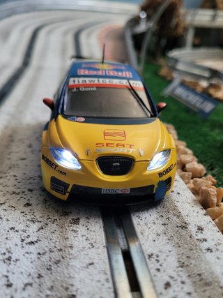 Coche de slot Scalextric Seat León WTCC y Regalo