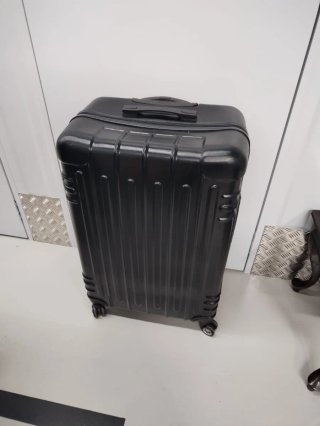 Maleta de viaje negra