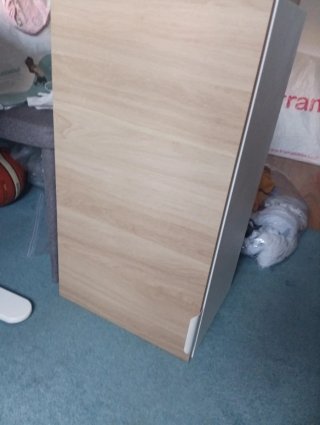Mueble de madera en tono marrón