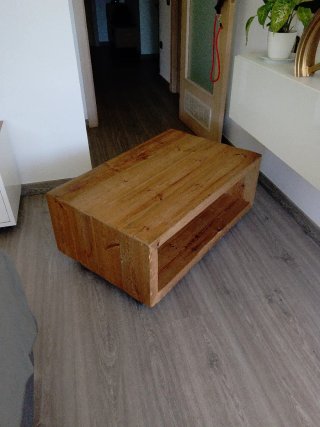 Mesa centro madera maciza con ruedas