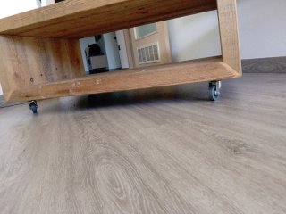 Mesa centro madera maciza con ruedas