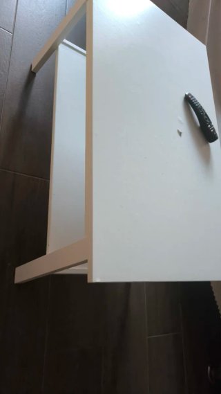 Mesa de centro blanca de madera.  IKEA