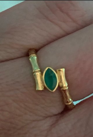 Anillo esmeralda diseño bambú