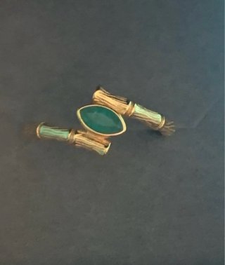 Anillo esmeralda diseño bambú