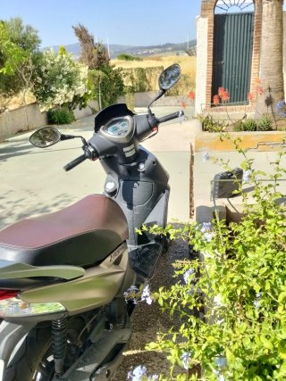 Moto Scooter Kymco Marrón/Gris Automática