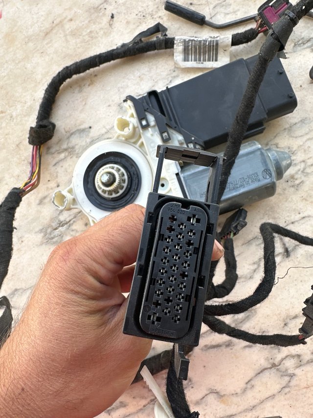 Motor y cableado elevalunas Seat Leon MK1