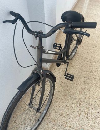 Bicicleta urbana negra