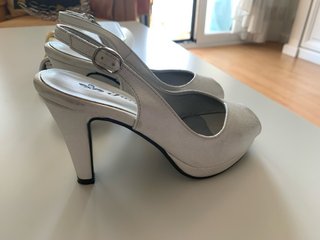 Zapatos y bolso Jaclin blanco plateados talla 36