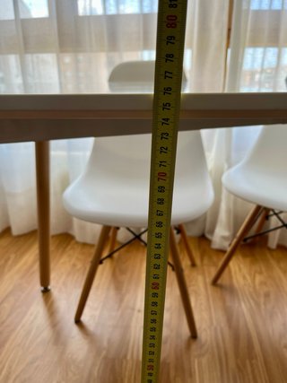 Mesa con 6 Sillas Blancas